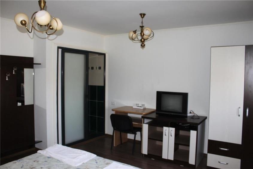 Spațiu comercial, de 1,300 mp, în Corbu