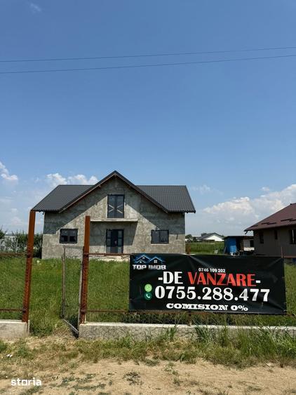 Casă cu 5 camere cu Teren 686 Mp în Letea Veche