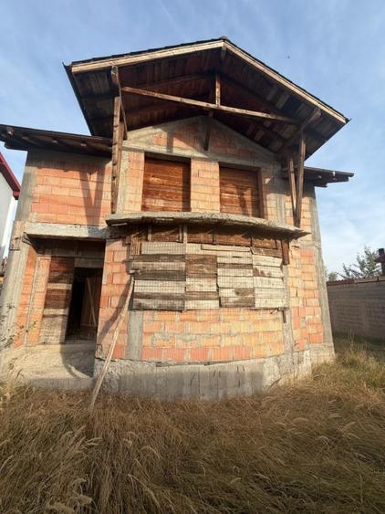 Casă individuală cu 4 camere cu Teren 300 Mp în Nord-Vest