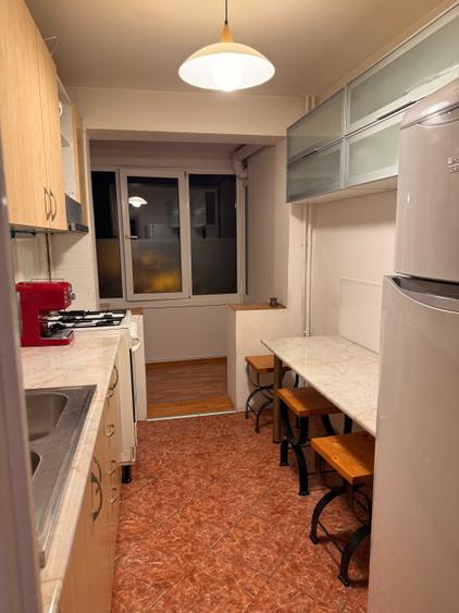 Apartament cu 3 camere semidecomandat în Exterior Vest