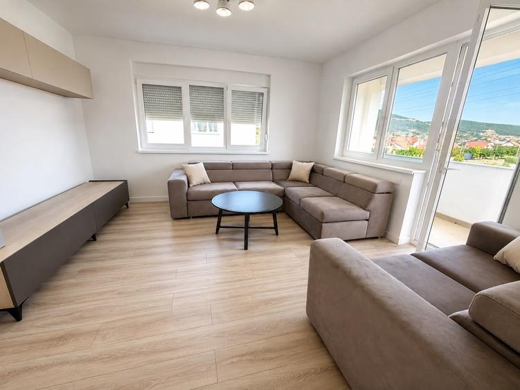 Apartament 3 camere, 82 mp, Cetate, parcare subterană, bloc nou - 1