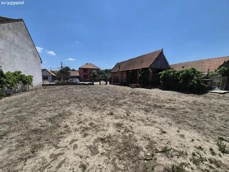 Casă cu 2 camere cu Teren 1600 Mp în Păru