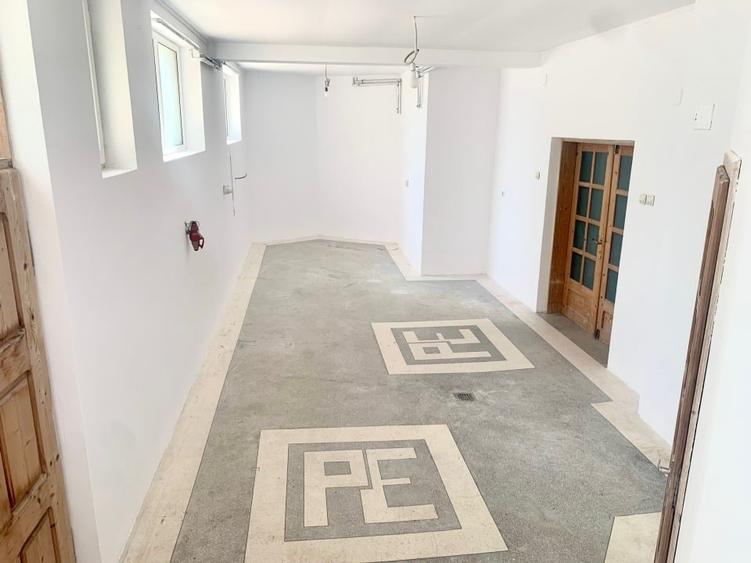 Casă individuală cu 5 camere cu Canalizare în Central