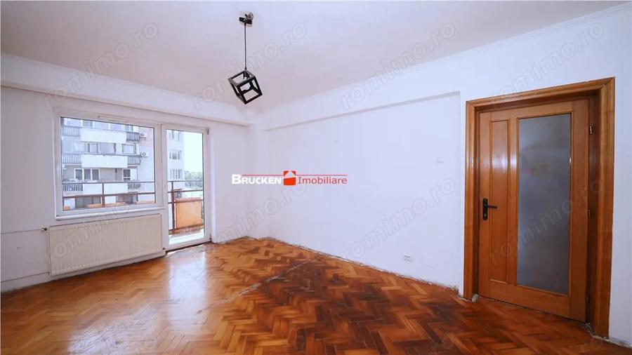 Apartament cu 3 camere decomandat în Decebal
