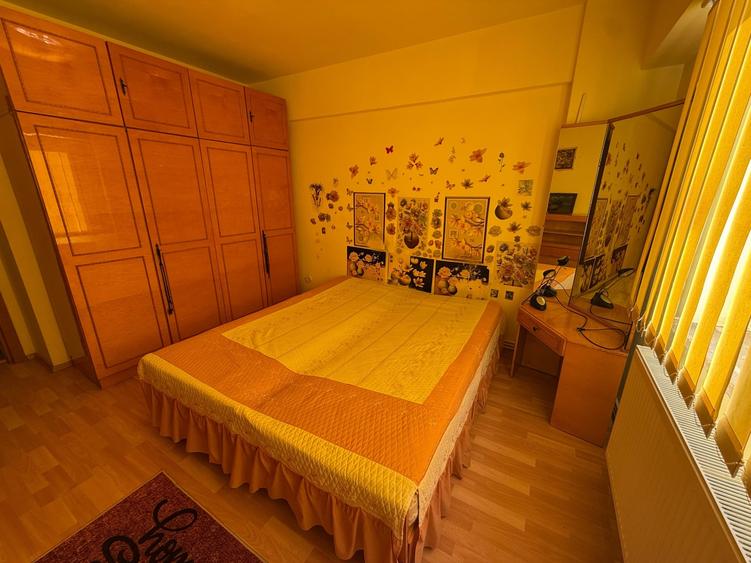 Apartament cu 2 camere decomandat în Trocadero