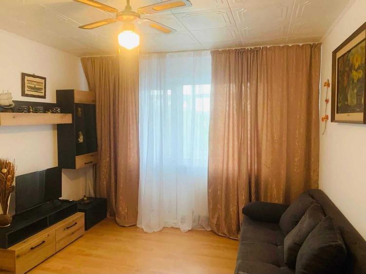 Apartament cu 3 camere semidecomandat în Central