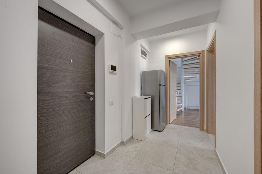 Penthouse cu 2 camere decomandat, mobilat în Apărătorii Patriei
