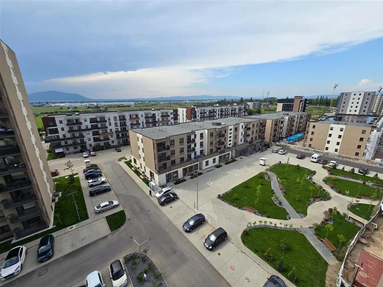 Apartament cu 3 camere decomandat, mobilat în Tractorul