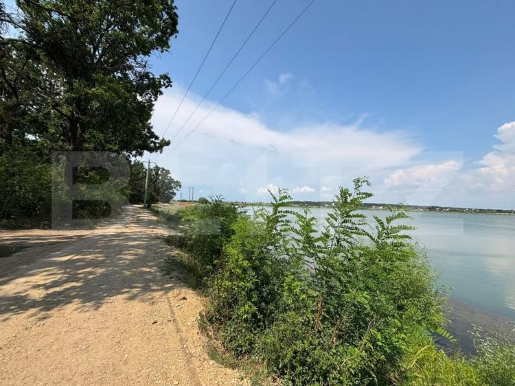Teren extravilan de 27133 mp, în Cazaci