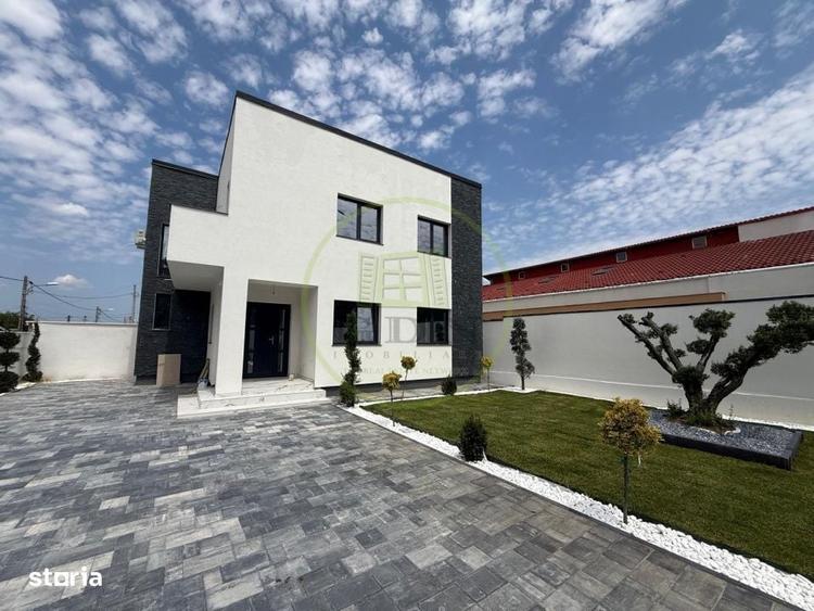 Casă cu 4 camere în Romanești