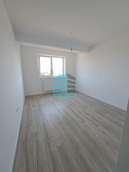 Apartament cu 4 camere decomandat în Titan