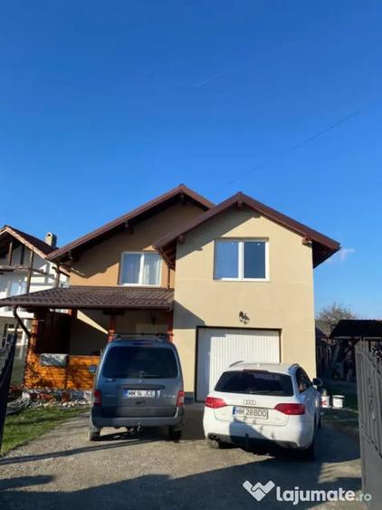 Casă cu 5 camere cu Teren 6880 Mp în Tămaia