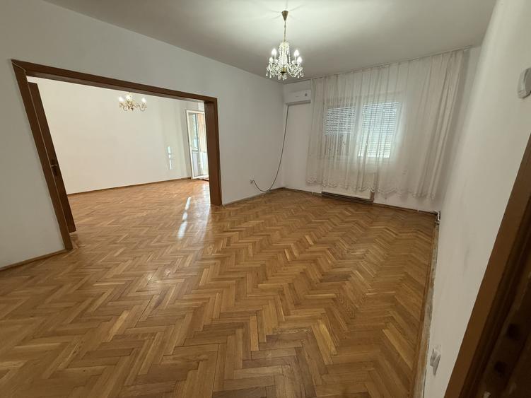 Apartament cu 4 camere decomandat în Elisabetin