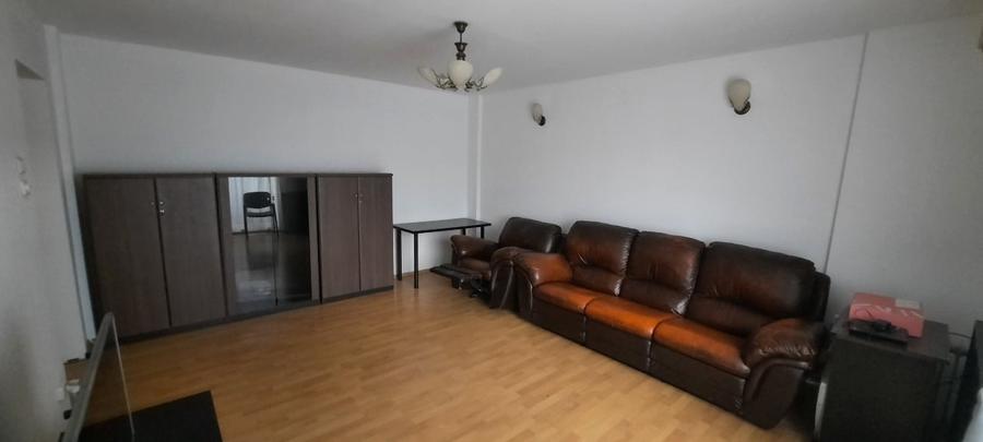 Apartament cu 2 camere decomandat, mobilat în P-ța Victoriei