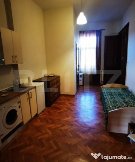 Apartament cu 4 camere semidecomandat în Traian