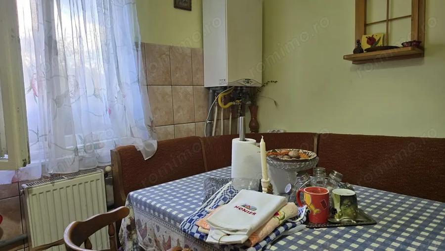 Apartament cu 4 camere semidecomandat în Gojdu