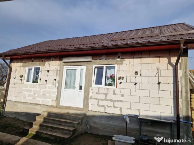 Casă cu 2 camere cu Teren 1686 Mp în Central