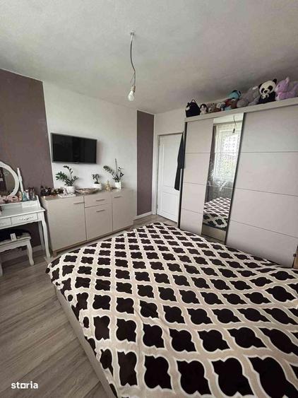 Apartament cu 3 camere decomandat în Rovine