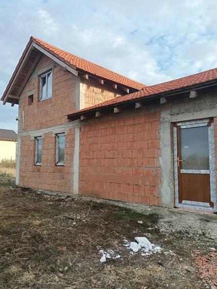 Casă cu 1 camere cu Teren 780 Mp în Herneacova