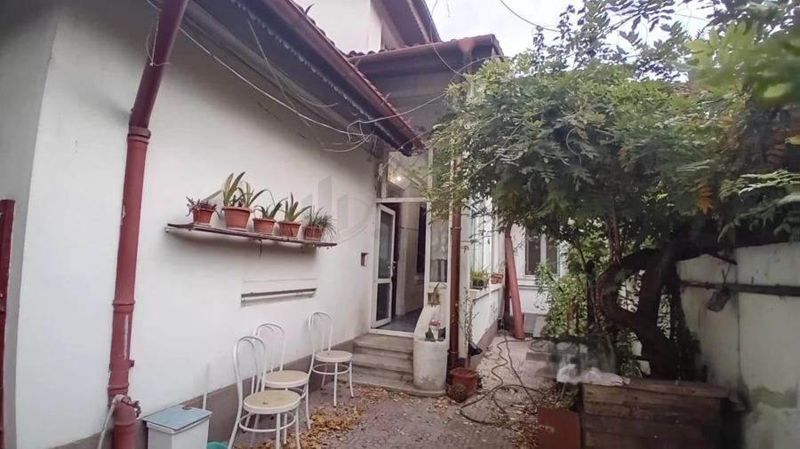 Casă individuală cu 5 camere cu Canalizare în Domenii