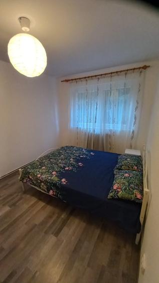 Inchiriez 2 camere intr-un apartament cu 3 - 6