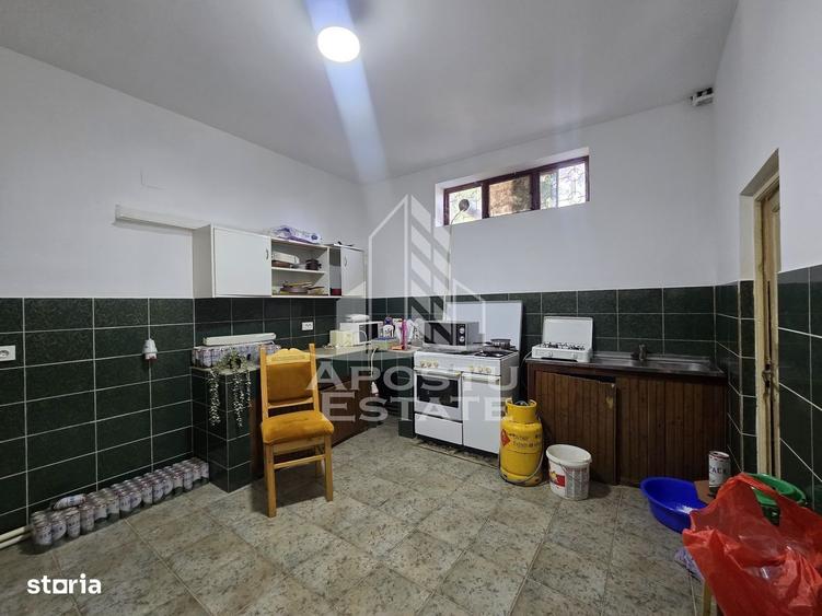 Casă cu 4 camere în Central