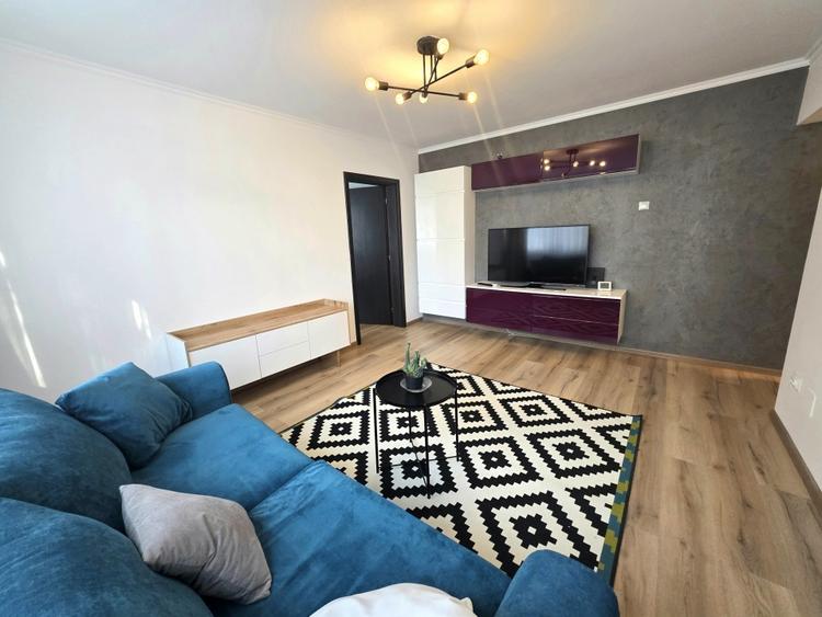 Apartament cu 3 camere semidecomandat, mobilat în Sala Palatului