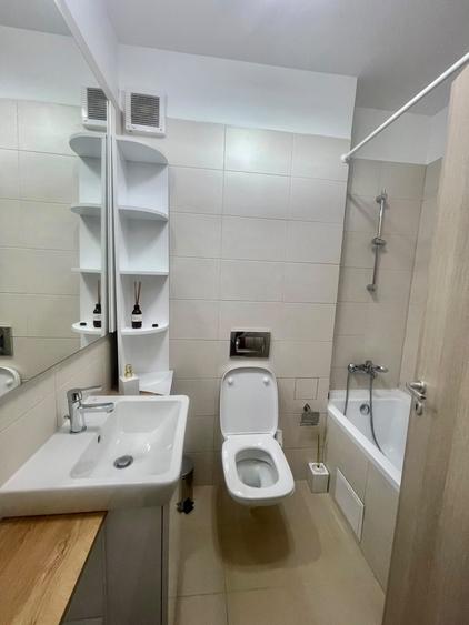 Apartament cu 3 camere în Barbu Văcărescu