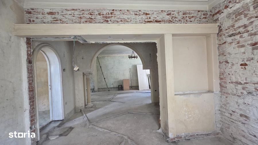 Casă cu 6 camere cu Teren 469 Mp în Domenii