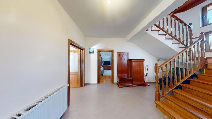 Casă individuală cu 5 camere cu Teren 1132 Mp în Cisnădioara