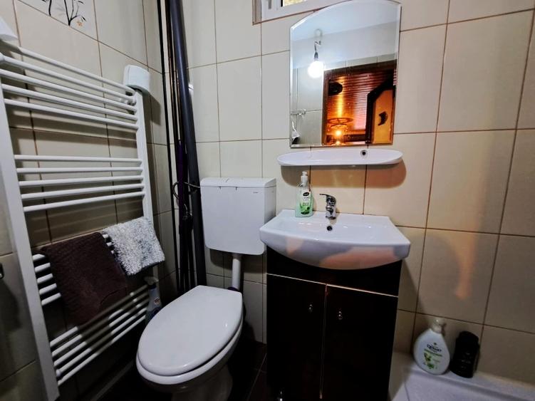 Casă individuală cu 10 camere cu Teren 1500 Mp în Valea Ierii