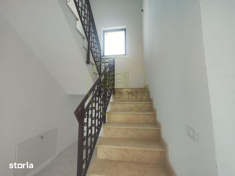 Casă cu 5 camere cu Teren 468 Mp în Malu Mare