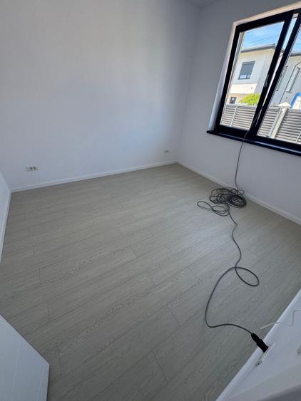 Casă individuală cu 5 camere cu Canalizare în Central