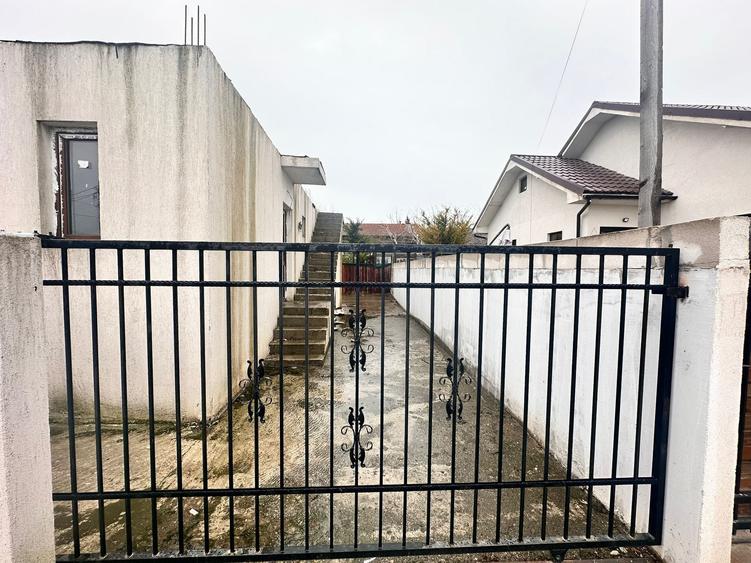 Casă cu 3 camere în Lumina