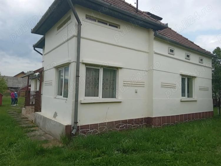 Casă cu 5 camere cu Teren 1100 Mp în Subcetate