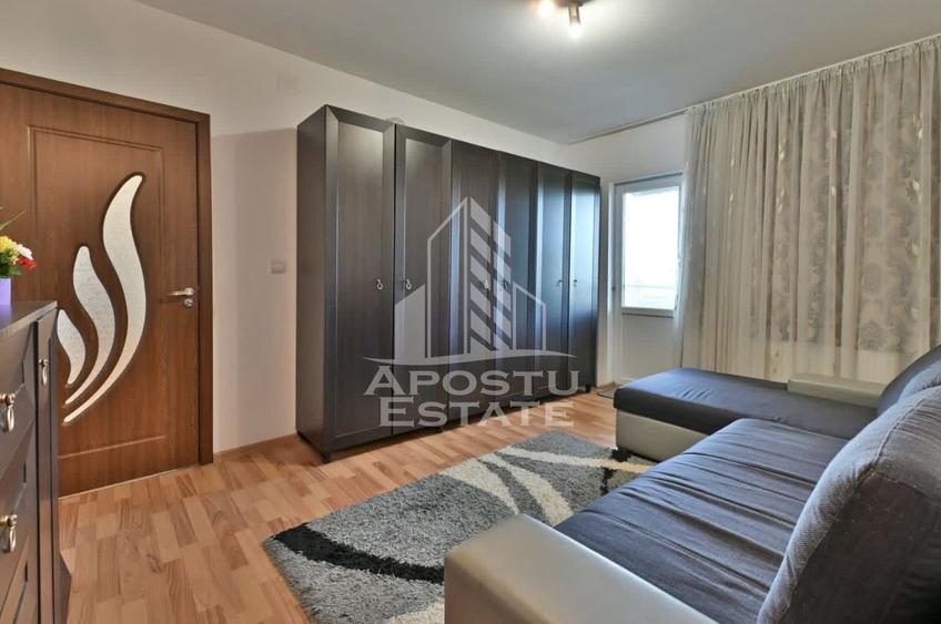 Apartament cu 3 camere semidecomandat, mobilat în Girocului — fotografia 2