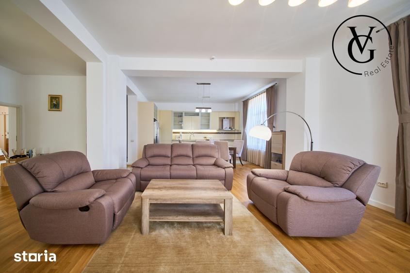 Casă cu 7 camere decomandat cu Teren 346 Mp în Central