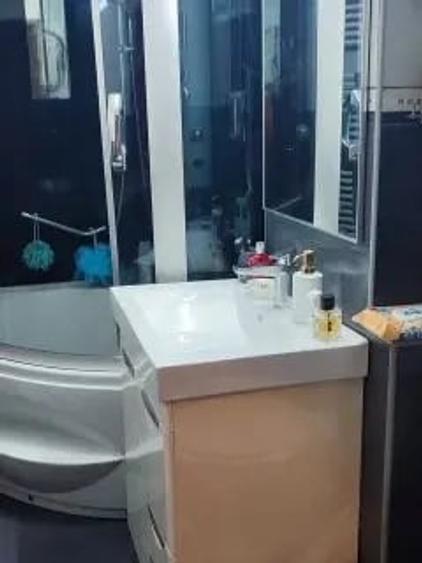 Apartament cu 3 camere decomandat în Colentina