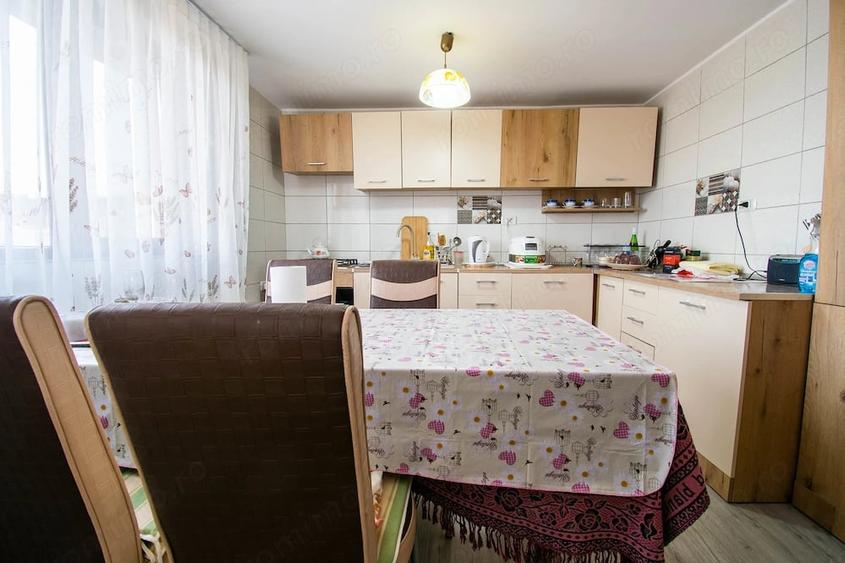 Casă cu 4 camere cu Teren 10000 Mp în Valea Roșie