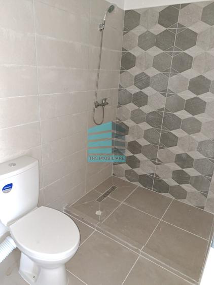 Apartament cu 4 camere decomandat în Titan