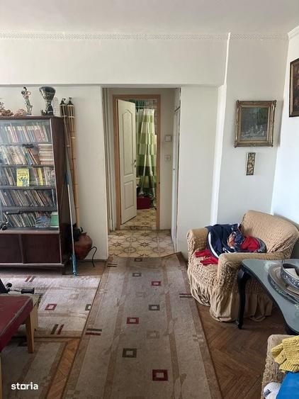 Garsonieră în Roșu