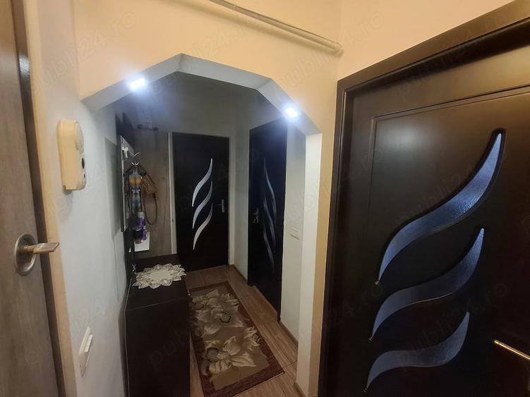 Apartament cu 3 camere semidecomandat în Metalurgie