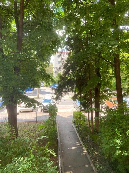 Apartament cu 3 camere decomandat în Exterior Vest