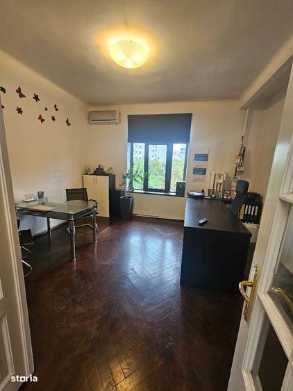 Apartament cu 4 camere decomandat în Victoriei