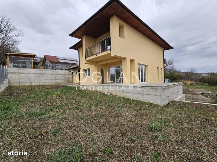 Casă cu 4 camere în Șura Mare