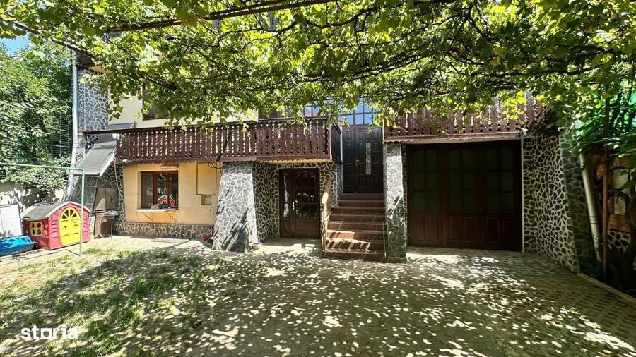 Casă cu 4 camere decomandat în Calea Poplăcii
