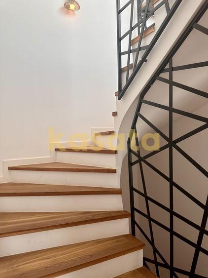 Duplex cu 6 camere cu Canalizare în Nord