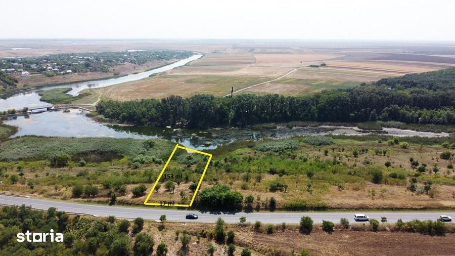 Teren de 2500 mp, în Ghimpați