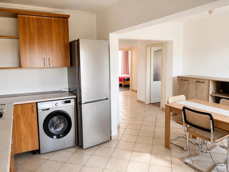 Apartament cu 3 camere decomandat în Exterior Vest