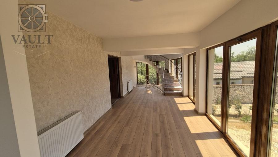 Casă individuală cu 9 camere cu Canalizare în Buftea